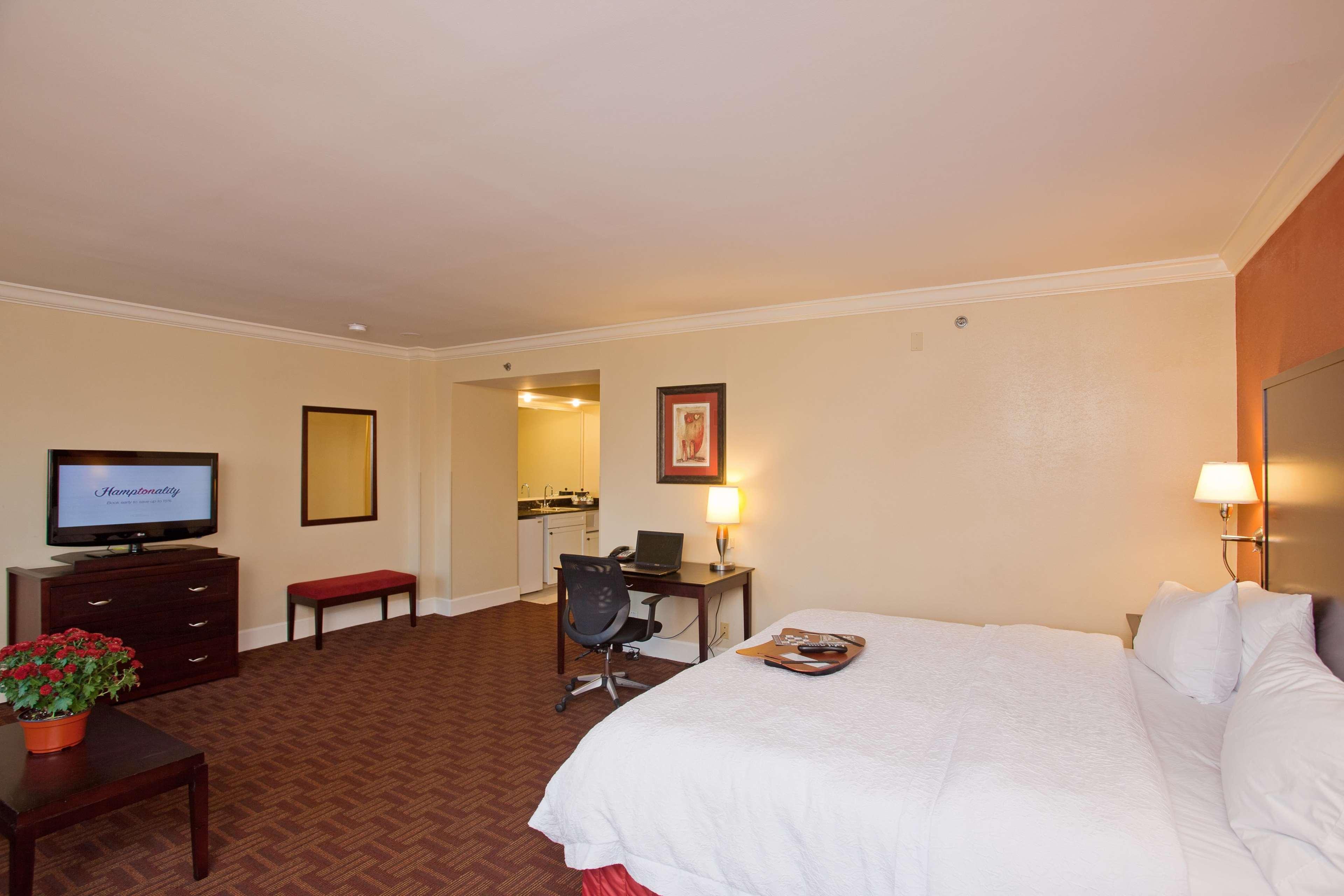 Hampton Inn & Suites Stamford Exterior foto